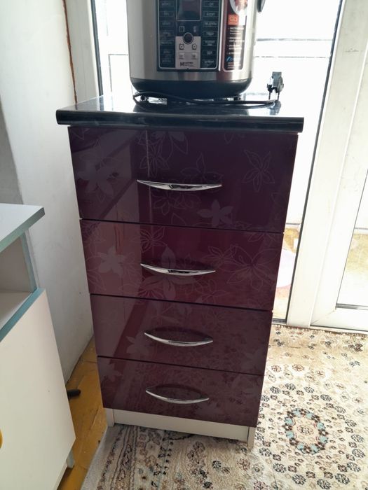 Продам кухонный  гарнитур из 6 предметов