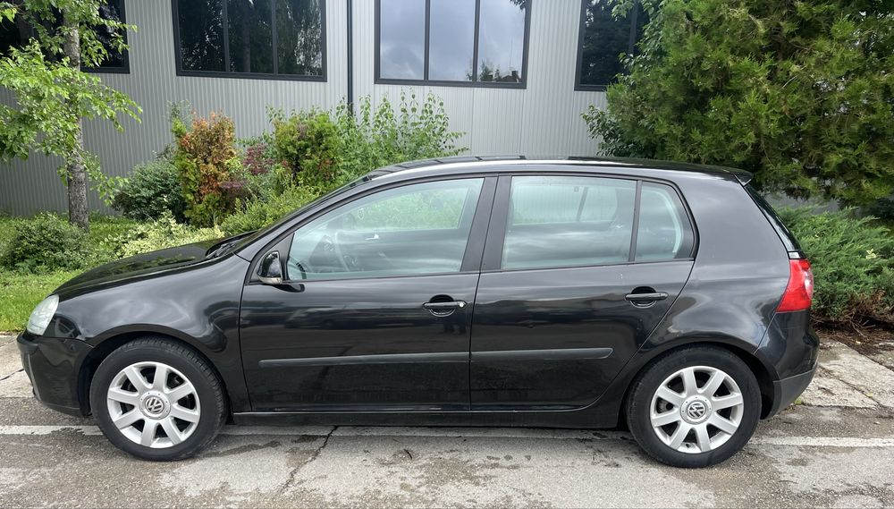 Golf 5,  1.6 2004