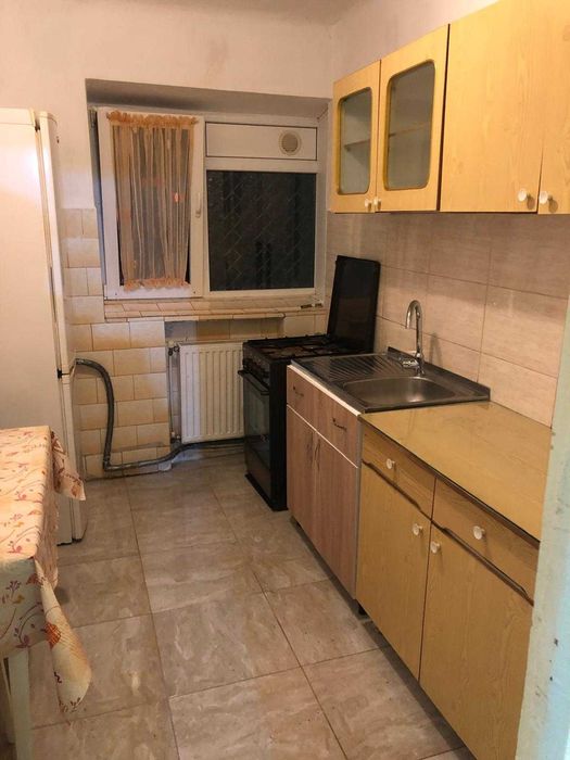 Proprietar inchiriez apt. 3 camere decomandate Bacau