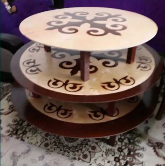 Круглые казахские столы