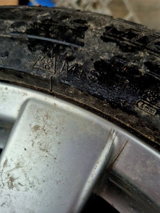 Vând jante cu cauciucuri