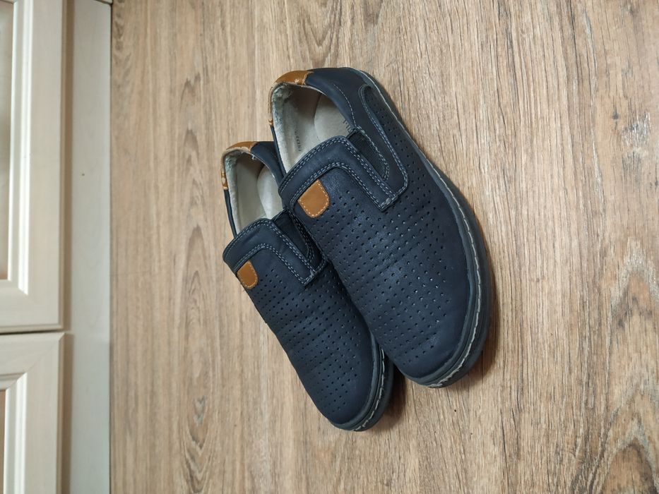 Продам школьные туфли на мальчика.