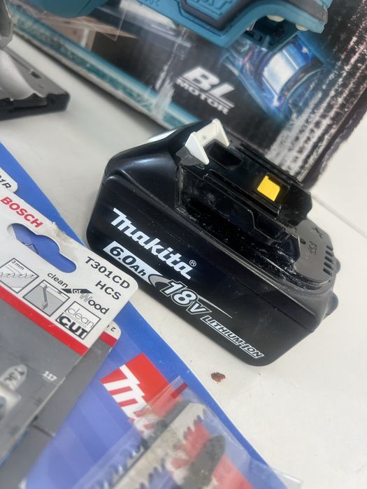 Makita DJV181 pendular