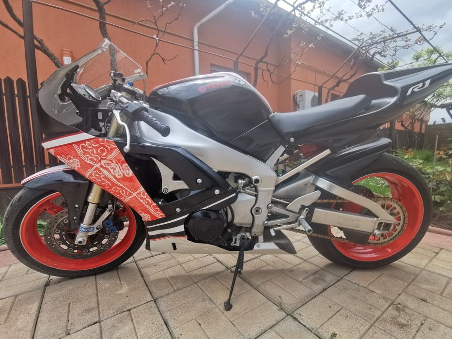 Motocicleta Yamaha R1 Circuit/ Track