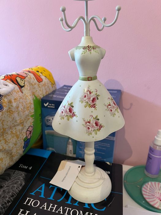 Стойка за бижута English home