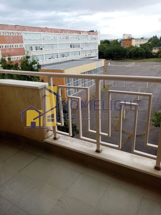 Двустаен апартамент в кв. Дружба 1