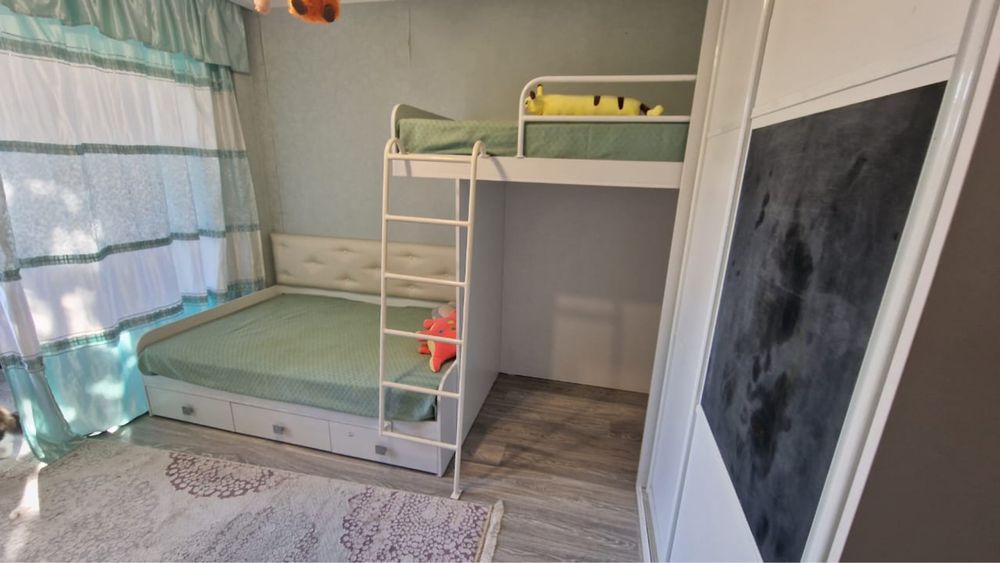 Двухъярусная кровать