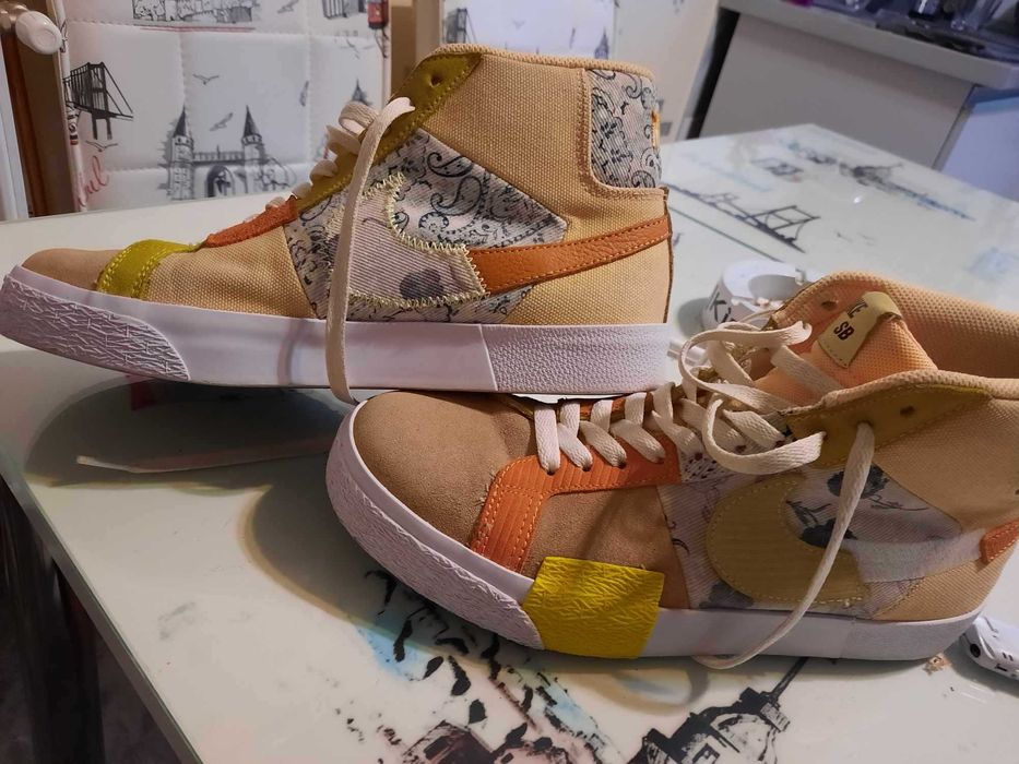 Sneakers Nike Blazer Mid PRM Zoom
Paisley White Peach