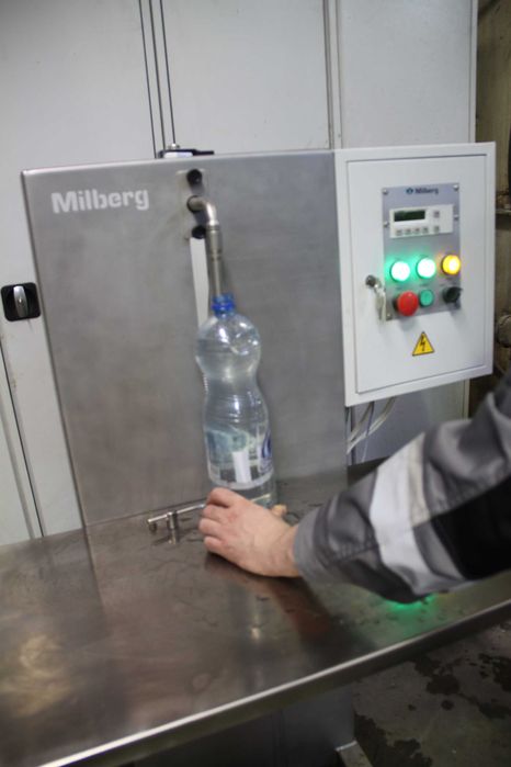 Установка, дозатор для розлива в бутылки воды молока соков кумыса