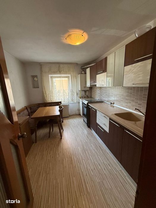 Apartament cu 4 camere decomandate, Obcini