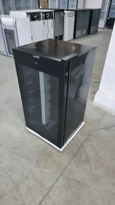 Хладилна витрина-Винарна