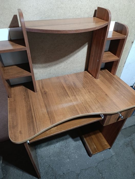 Продам компьютерный стол