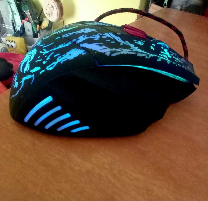 Продавам геймърска мишка HXSL +RGB.