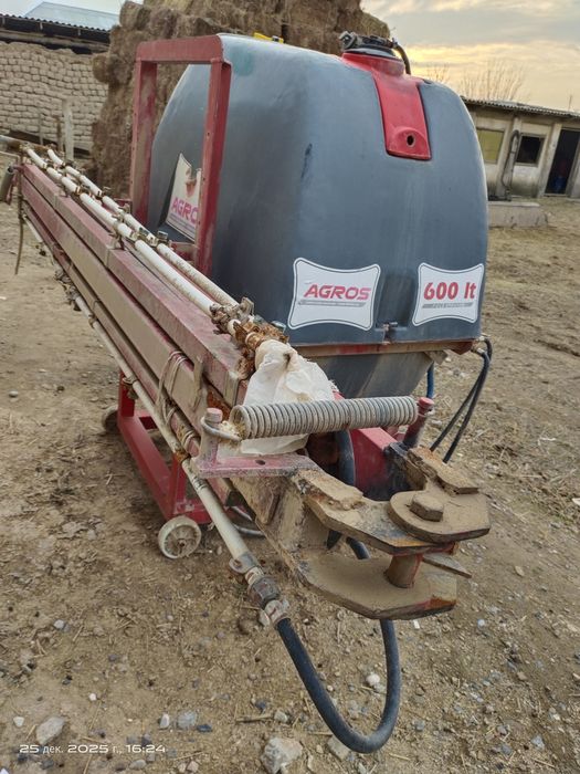 Traktor va avxu sotiladi