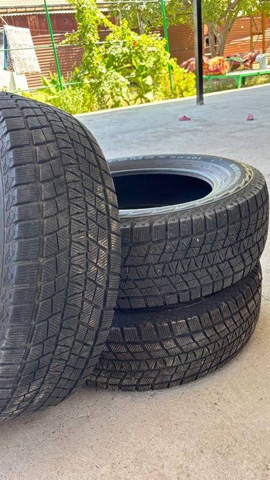 Продам Шины 235/65R18