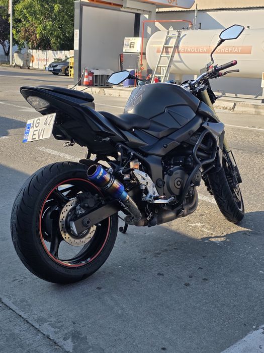 Suzuki GSR 750 2015