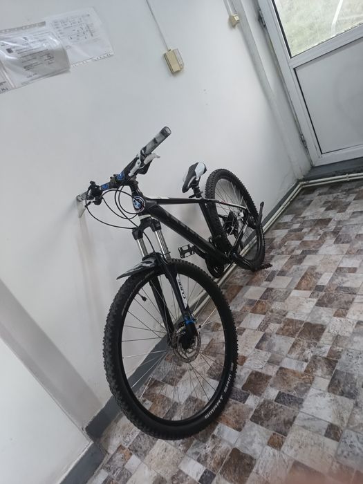 Vând bicicleta CUBE