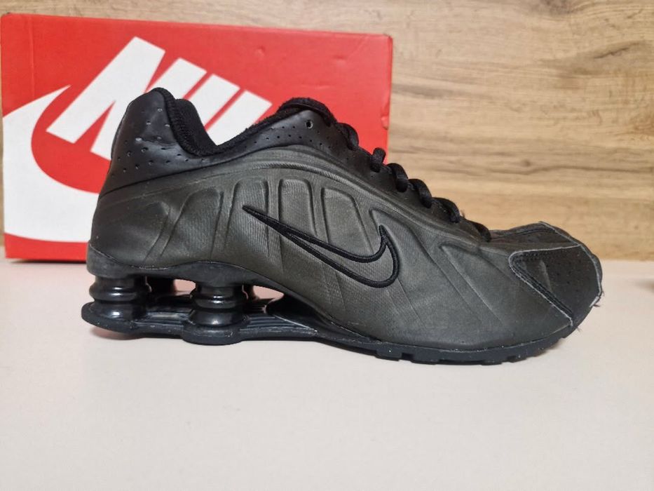 Черни обувки Nike shox RT
