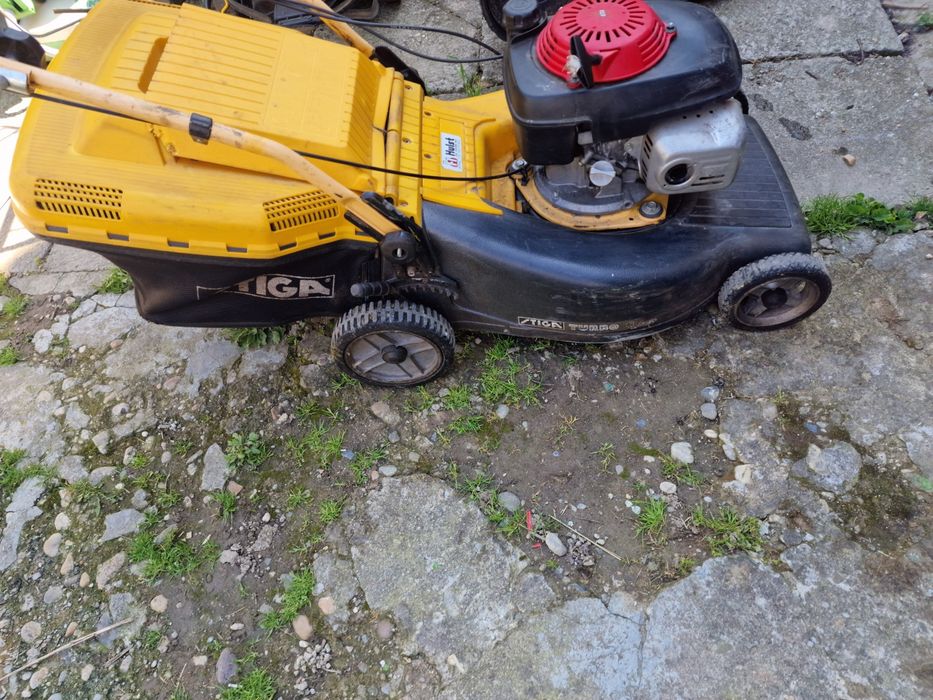 Masina de tuns iarba gazonul