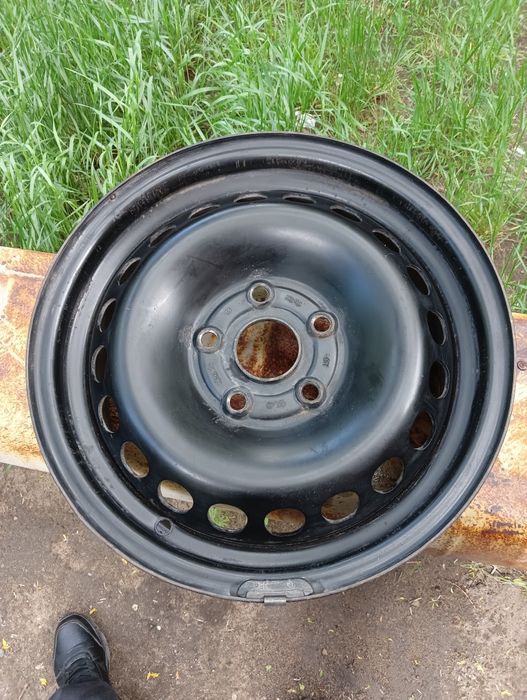 Диск штампованный Ауди r15