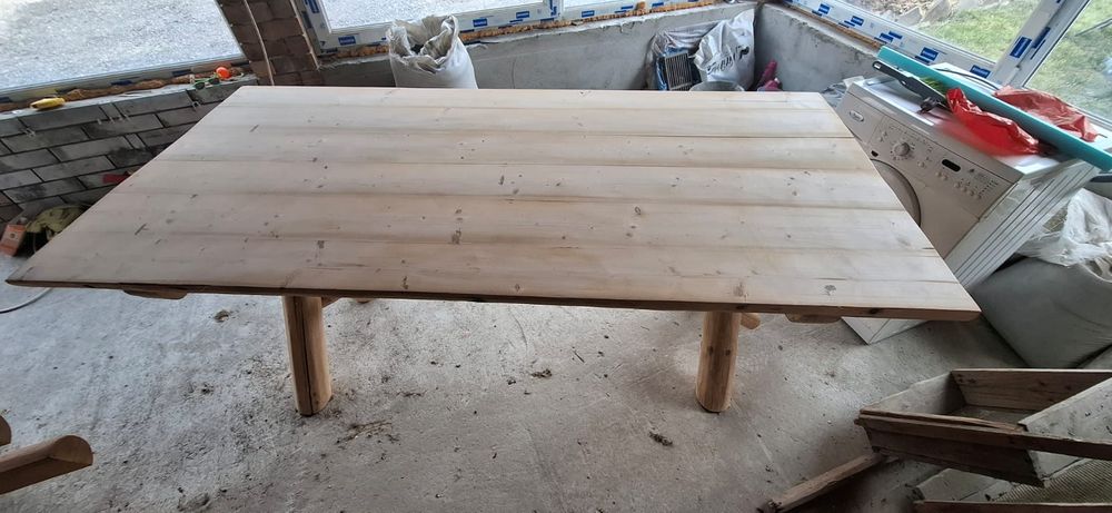 Set rustic,masă plus două bănci din lemn masiv lucrate manual
