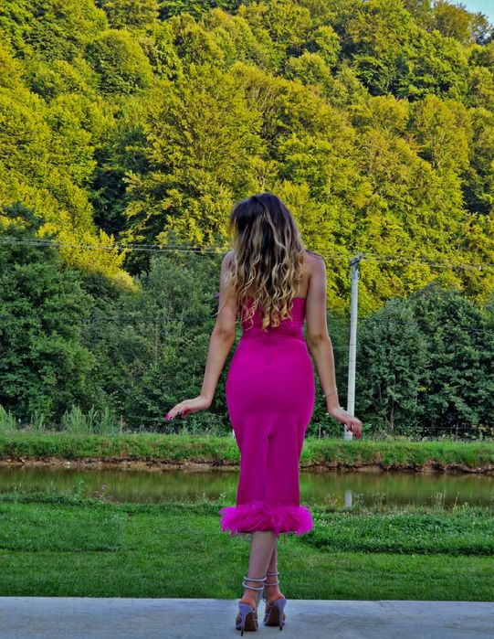 Rochie roz cu pene