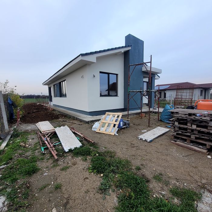 Vând casă semifinisata Oradea