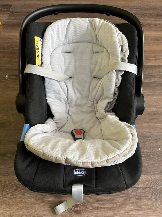 Vand scoica auto Chicco