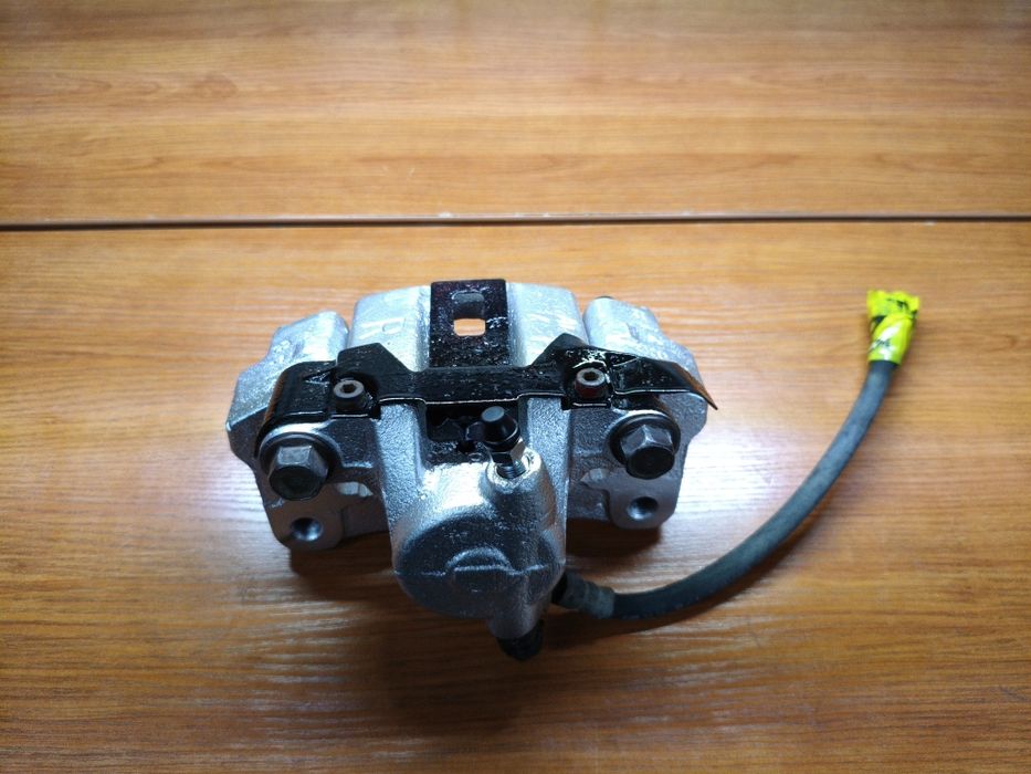 Суппорт правый Toyota Prado 95 в Алматы