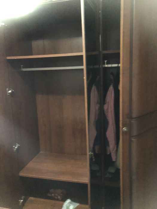 Dormitor din lemn  patul  si Dulap cu oglinzi/ pat =190 x200 cmm