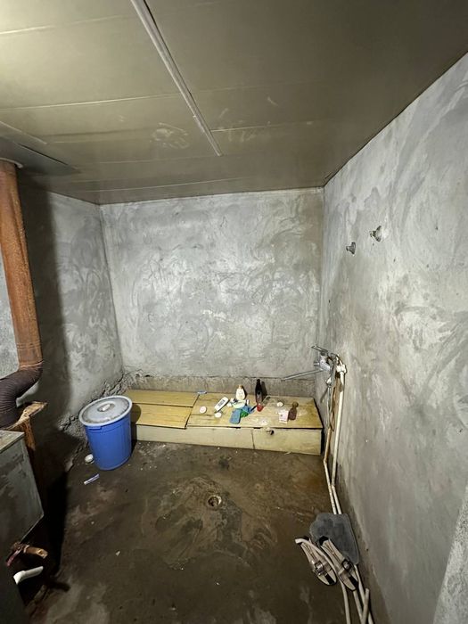 Uy sotiladi narx45 000$ kelishamiz hammasi sharoitida yashashga tayyor