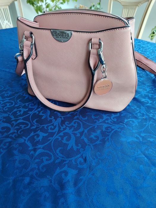 Guess чанта  нова