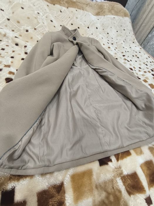 Продам пальто весенние.