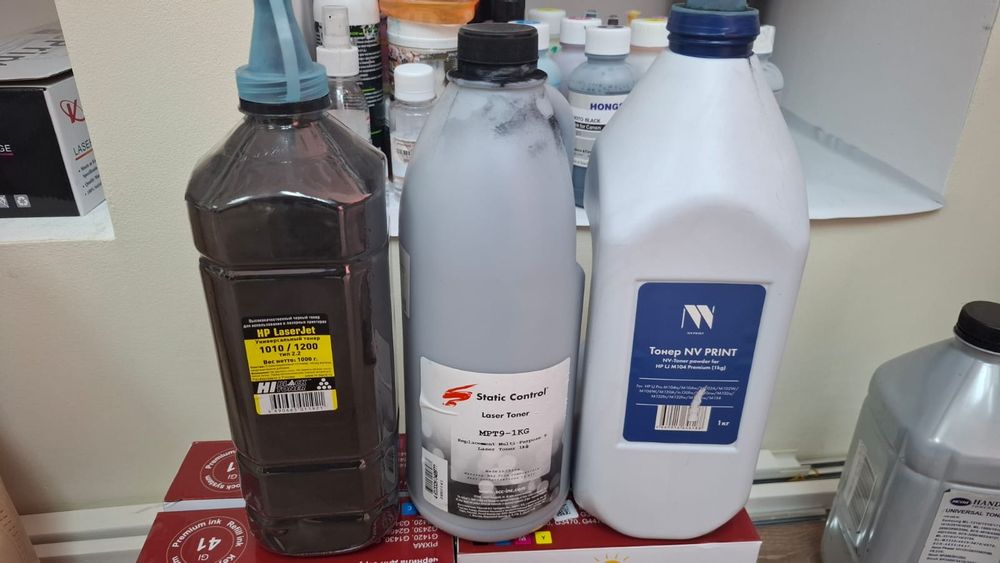 Продам мониторы и тонеры