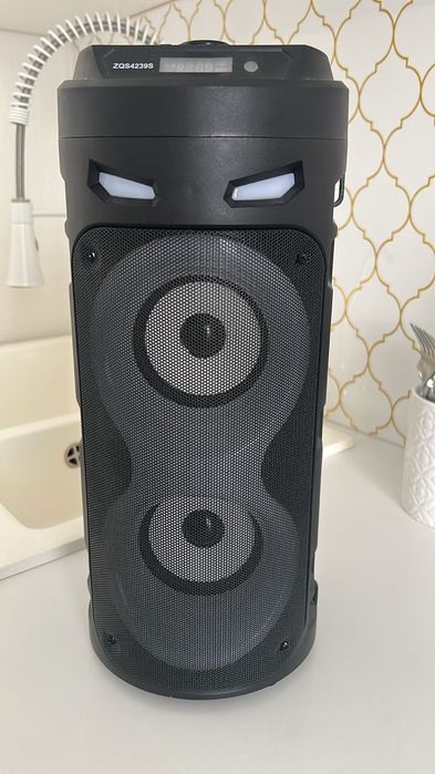 Музыкальная колонка с микрофоном