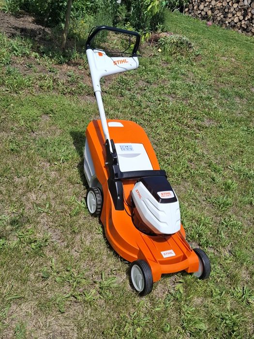 Mașină de tuns gazon Stihl RMA 448.0 TC
