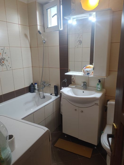 Vând apartament cu doua camere