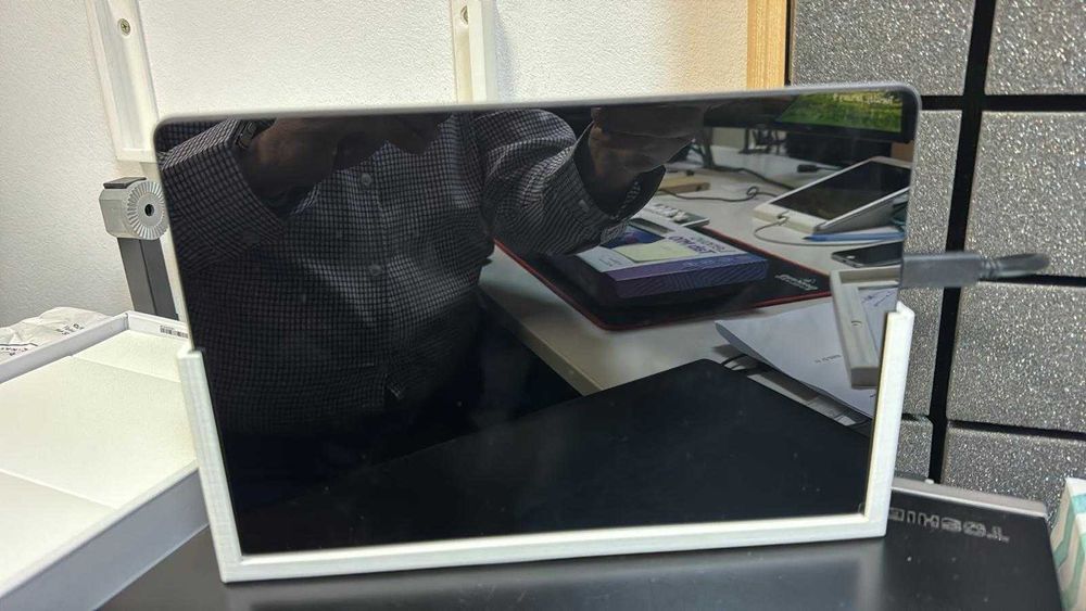 Suport Prindere perete Tablete la comanda