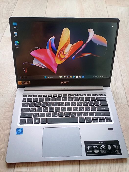 Продам шустрый ноутбук acer swift 1 сумка мышка