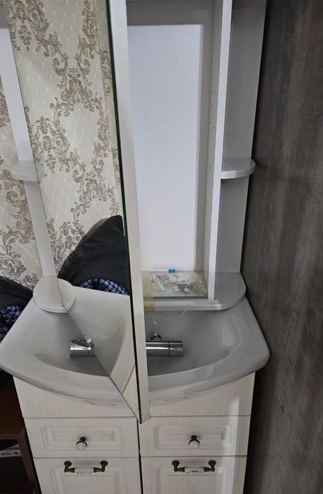 Тумба в ванную  с зеркалом