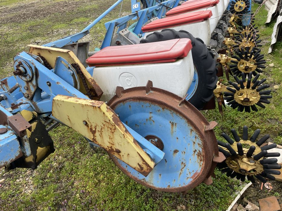 Semanatoare de porumb si floarea-soarelui