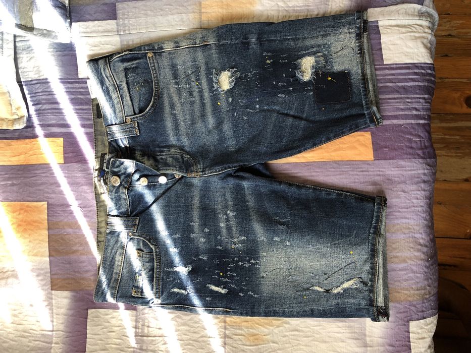 Къси дънкови гащи