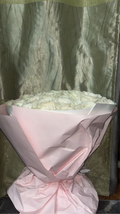 букет белых роз 51