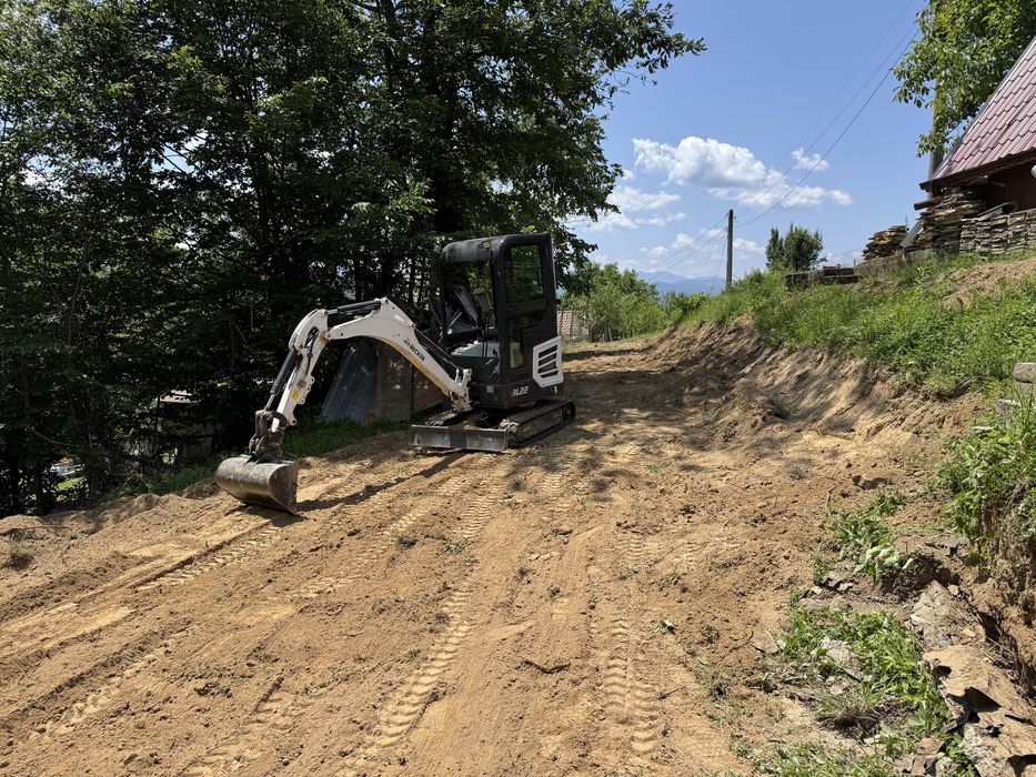 Услуги  с малък багер( Мини багер) 2.6т. Тристранен самосвал 3.5т.
