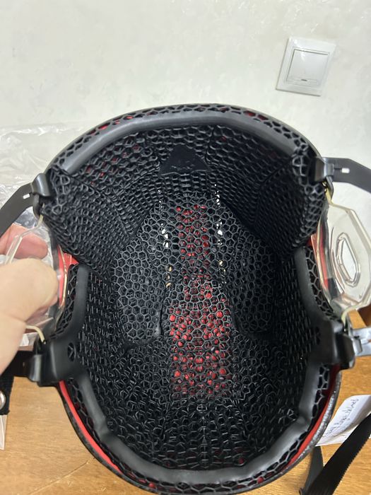 Продам, шлем хоккейный(карбон)