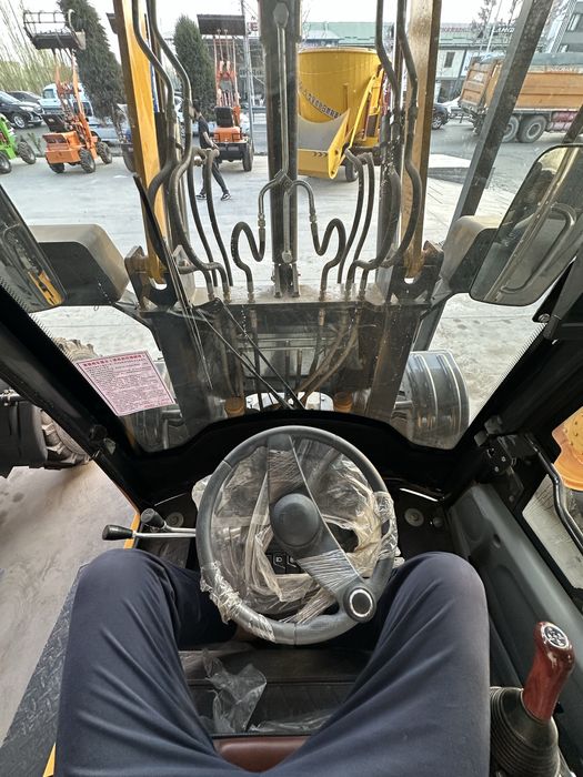 Погрузчик дизельный для фермы