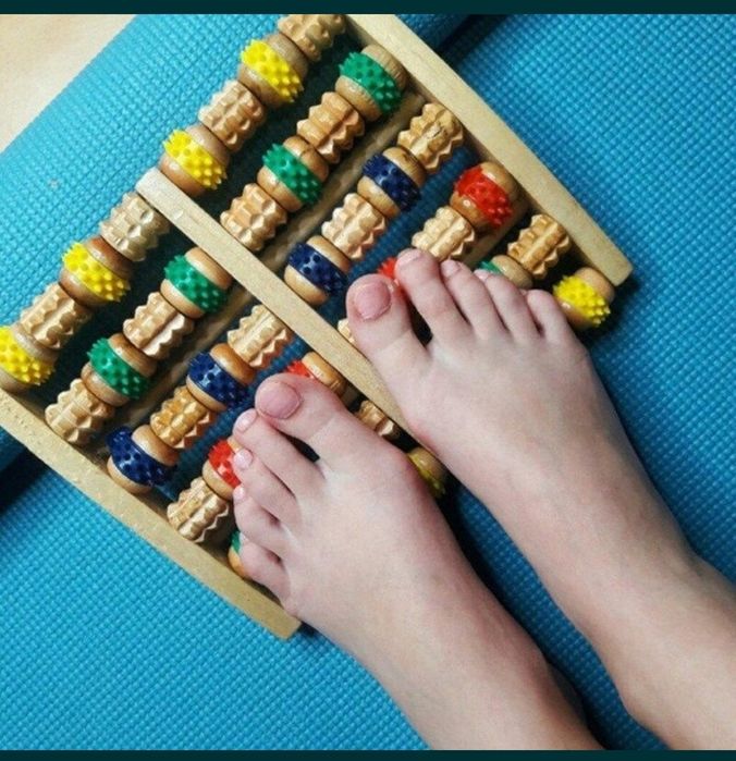 Массажер для ног оказывает рефлексогенное воздействие и массаж стоп