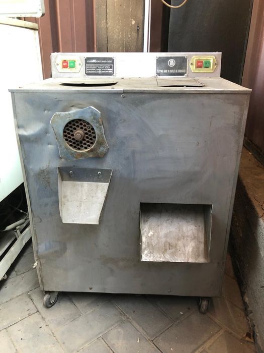 Мясорубку 2/1 , электрочайник ,лапшерезка , чопер