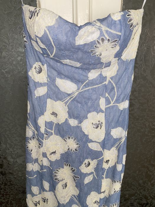 Vand rochie noua, cu eticheta