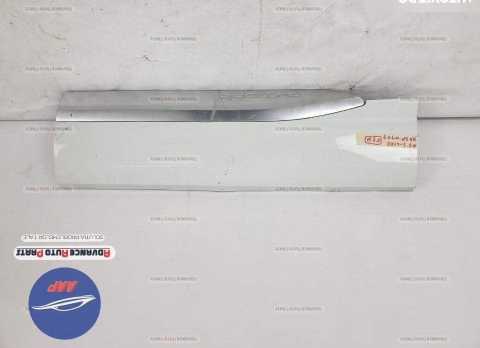 Bandou ornament usa dreapta spate S line  originala in stare buna Audi